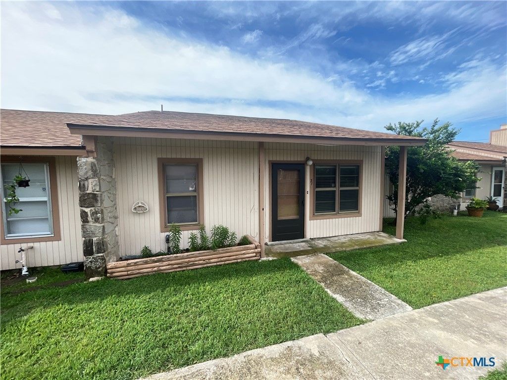 1051 Country Club Drive, Seguin