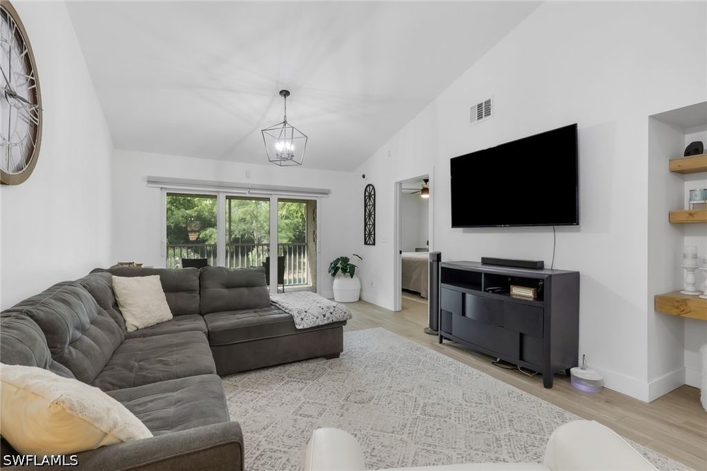 241 Robin Hood Cir 202, Naples
