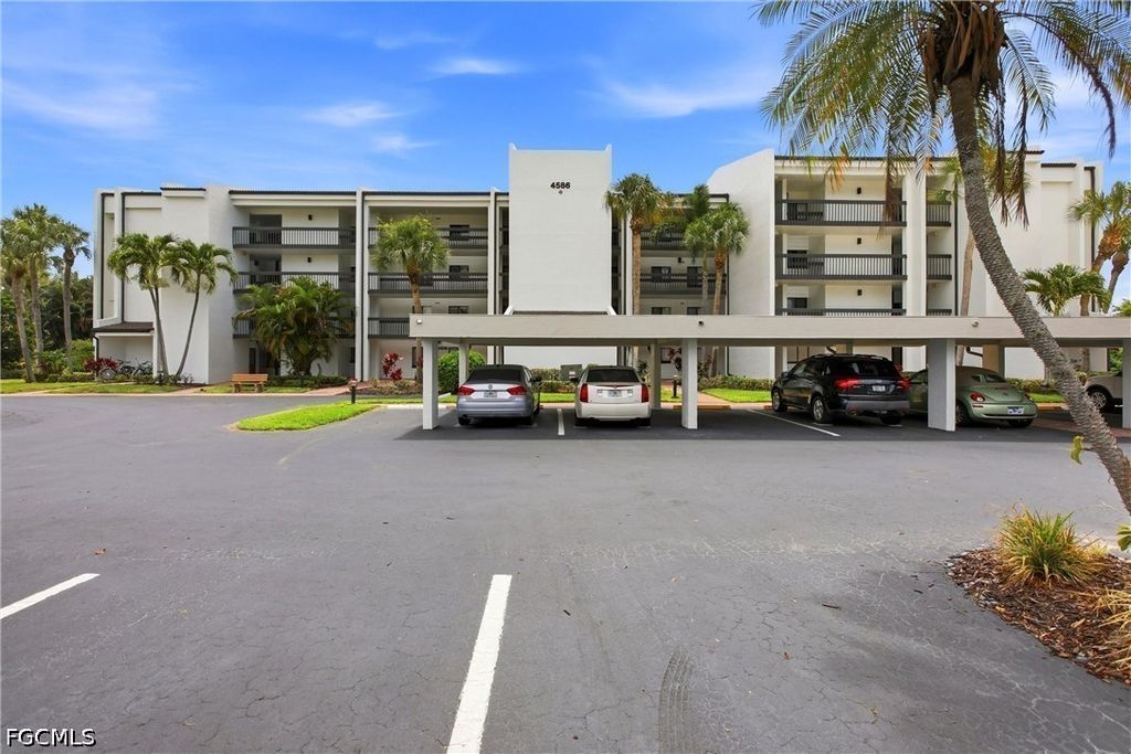 4586 Trawler Ct 303, FORT MYERS