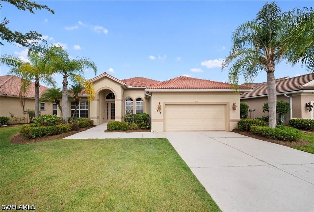 7914 Founders Cir, Naples