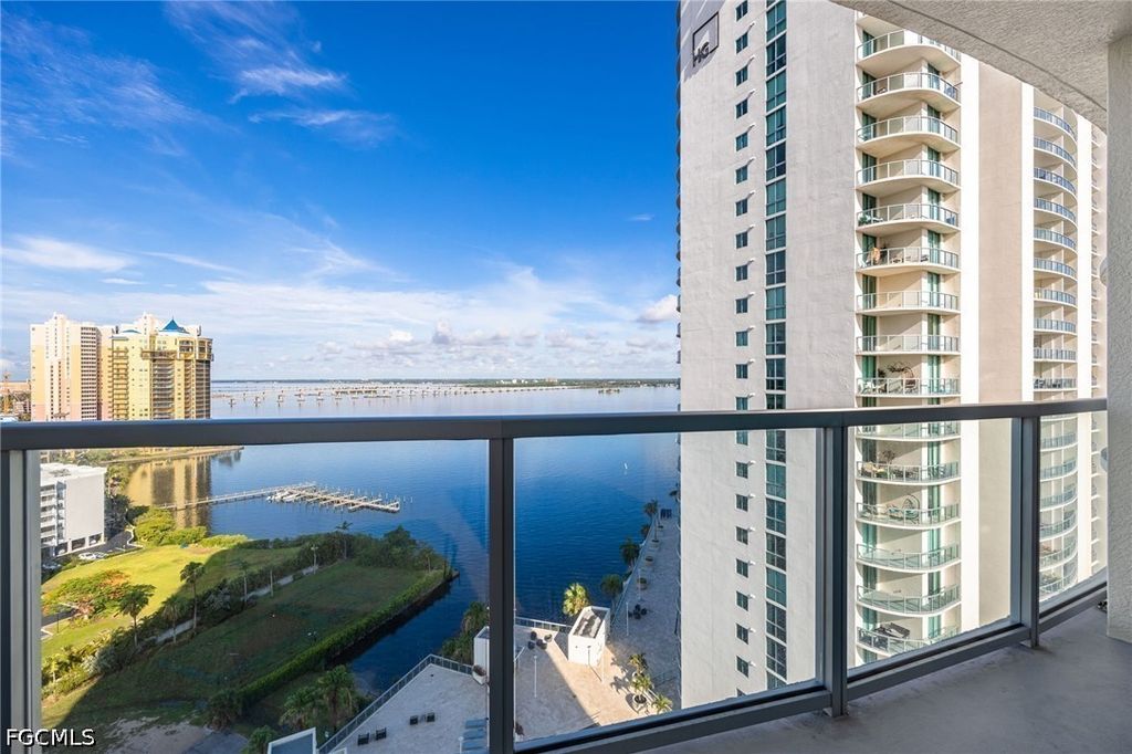 3000 Oasis Grand Blvd 1705, Fort Myers