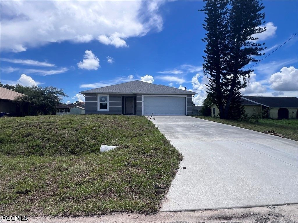 2406 Bay Plz, Lehigh Acres