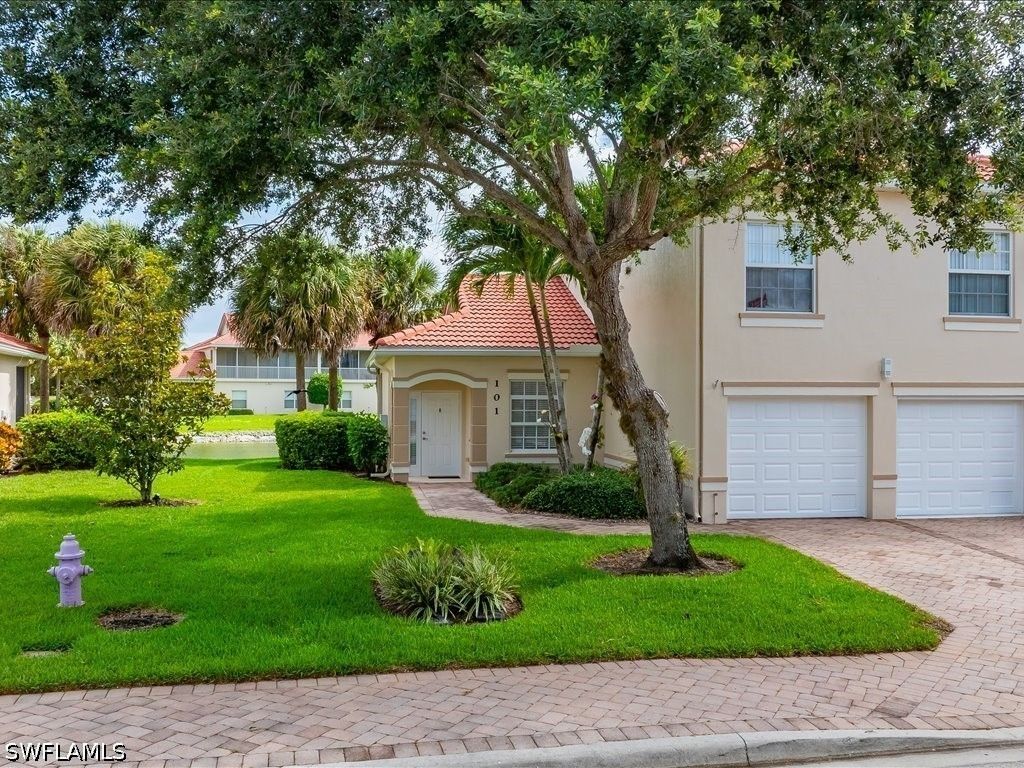 25064 Peacock Ln 101, NAPLES