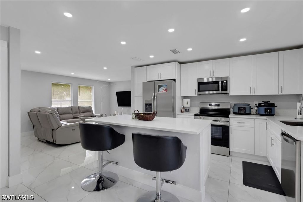 2025 49th Ter Sw, Naples