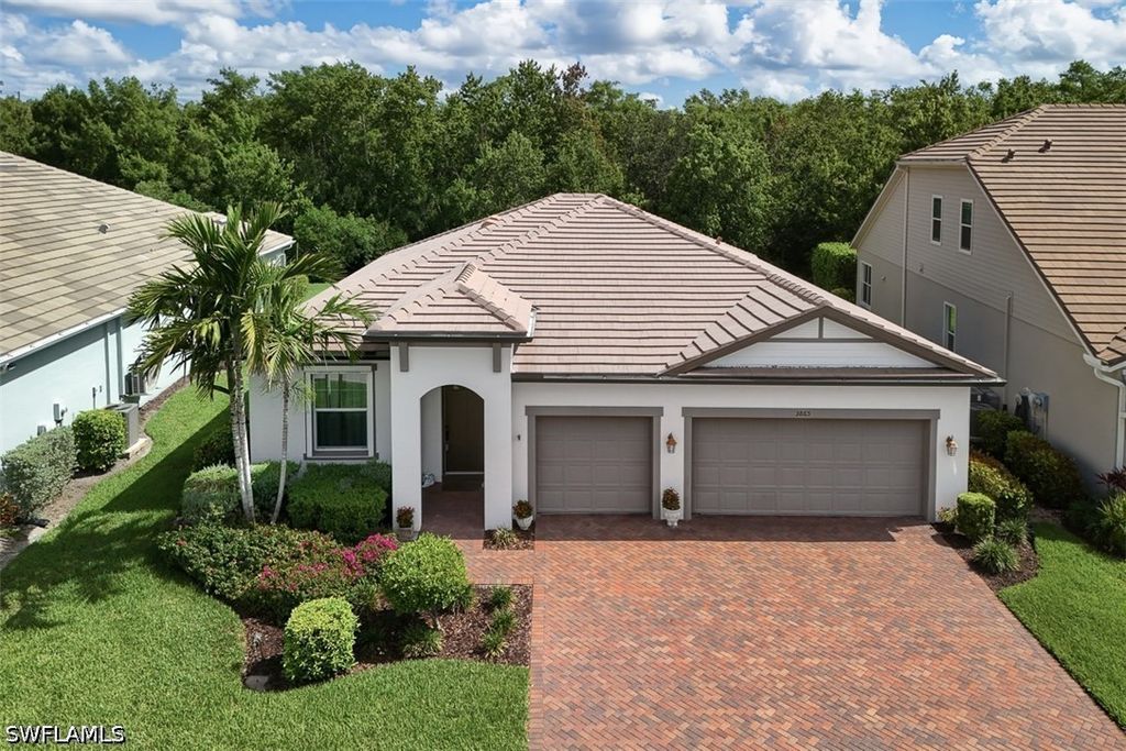 3865 Helmsman Dr, Naples
