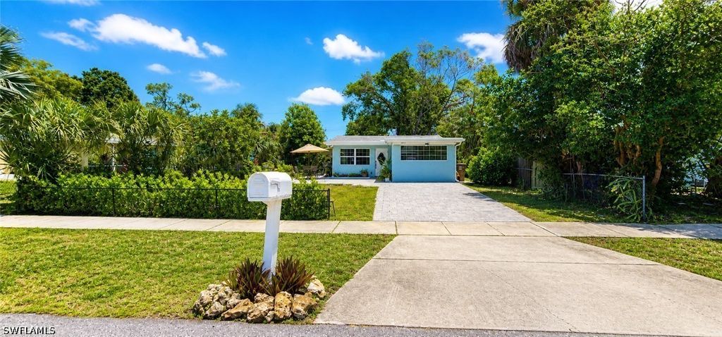 3949 Maxine St, Fort Myers