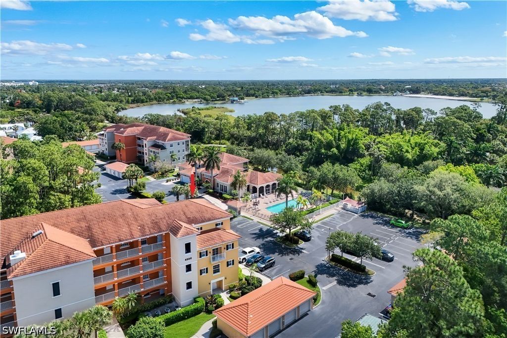 4500 Botanical Pl Cir 107, Naples