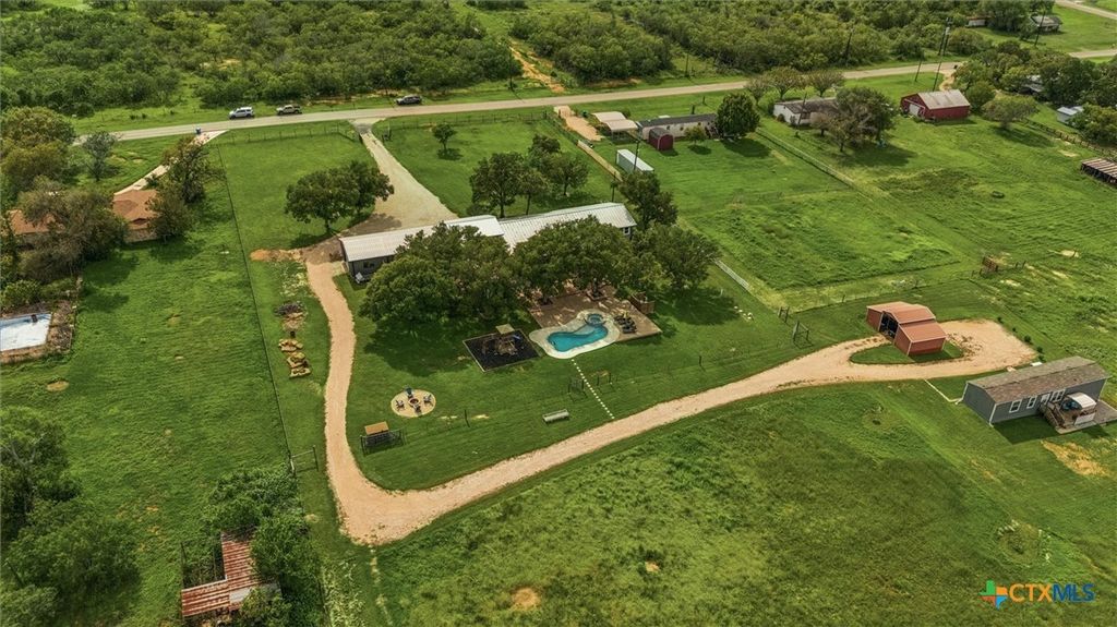 295 Mcknight Road, Seguin