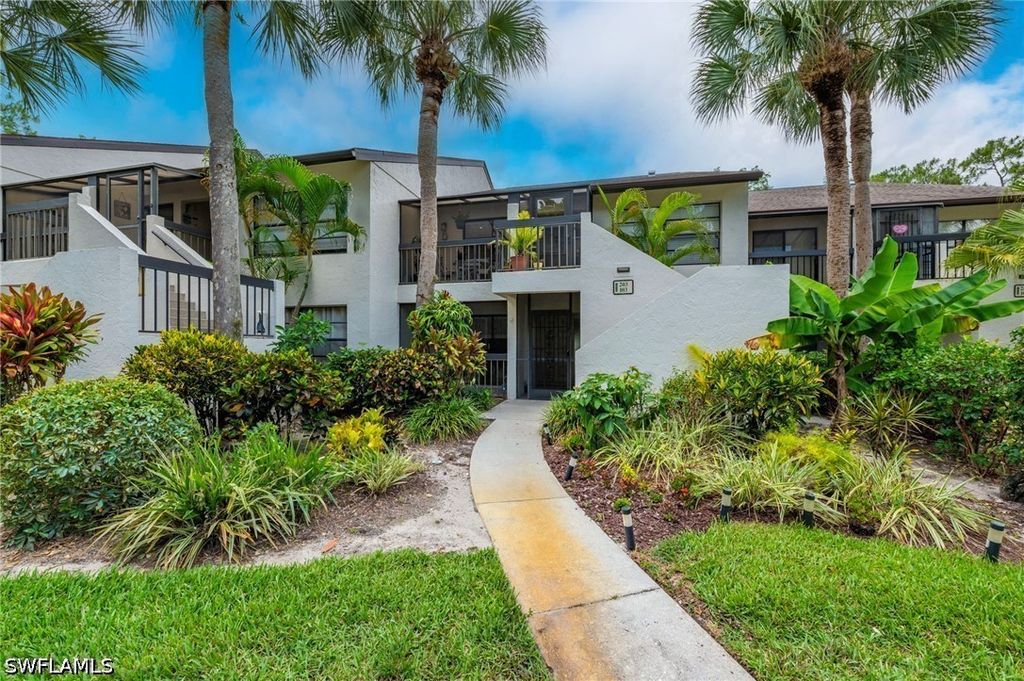 1820 Kings Lake Blvd 103, Naples