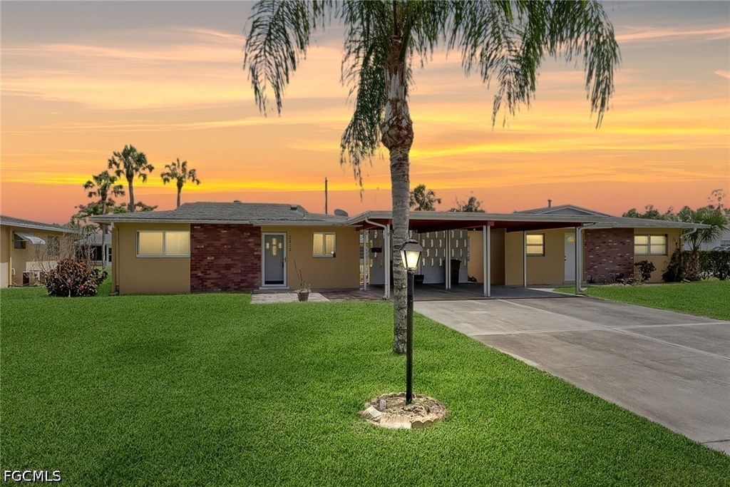 2212 E 6th St, LEHIGH ACRES