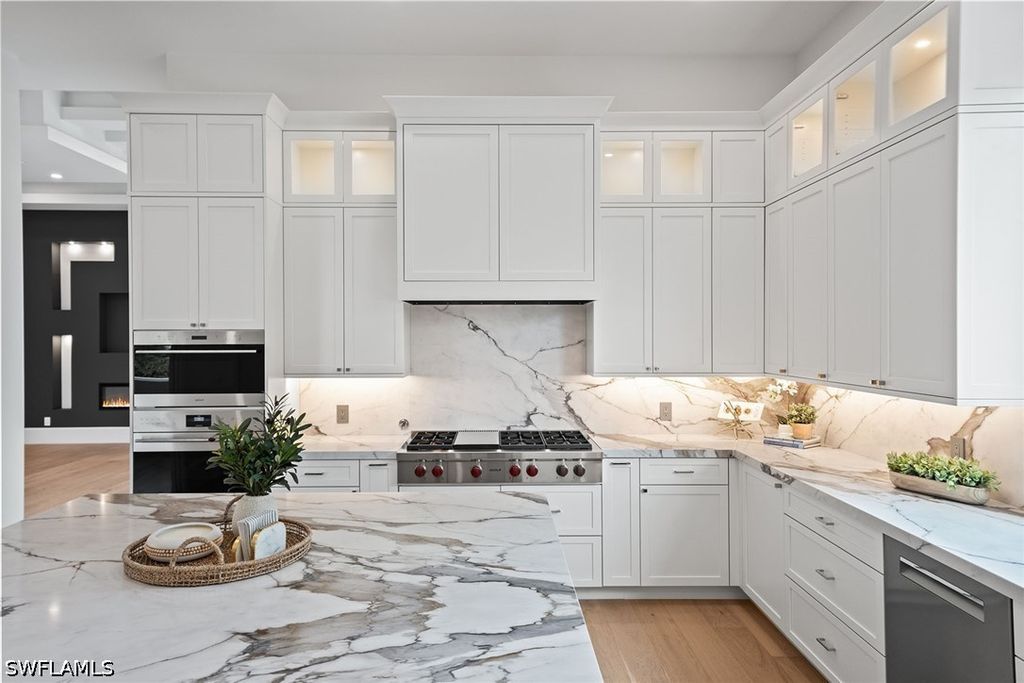 623 Park Shore Dr, Naples