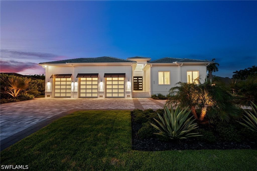 623 Park Shore Dr, NAPLES