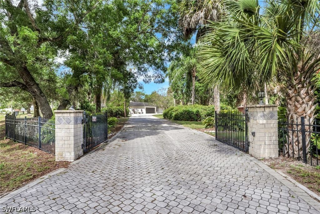 27126 Rue De Paix, Bonita Springs
