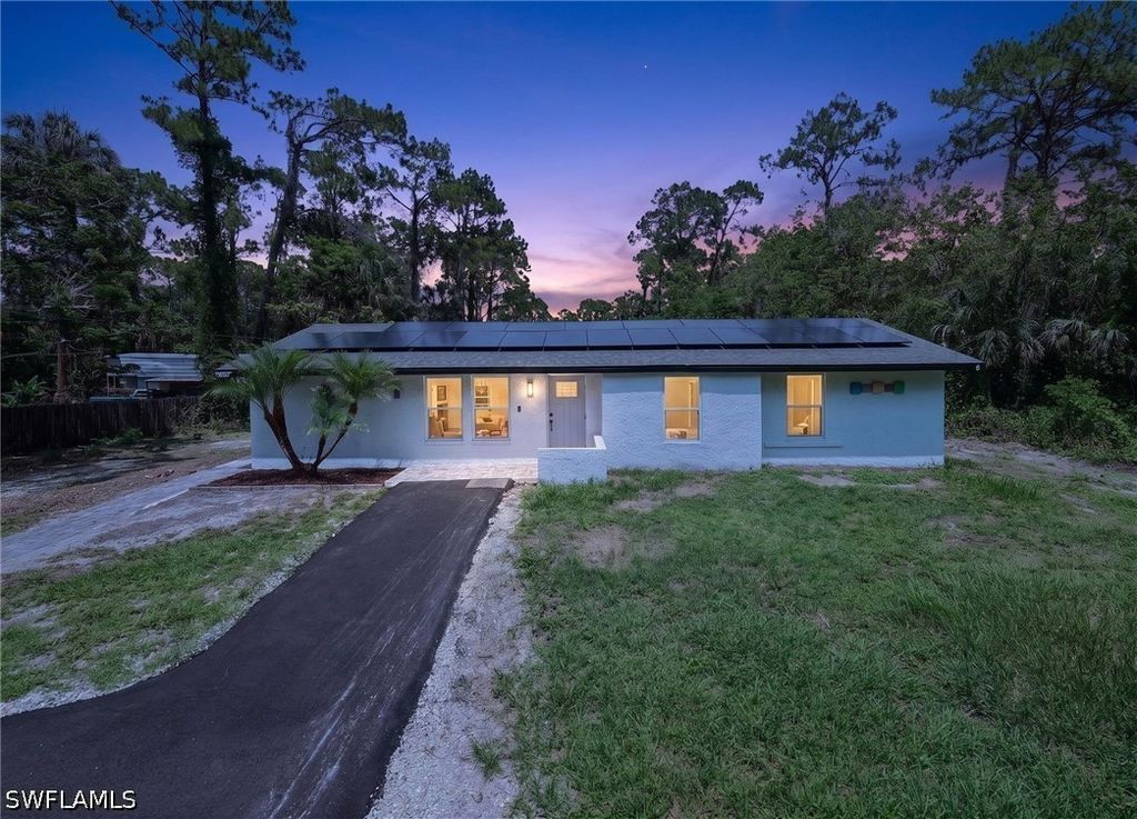 280 1st St Nw, Naples