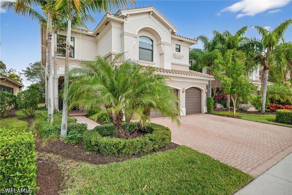 13852 Luna Dr, Naples