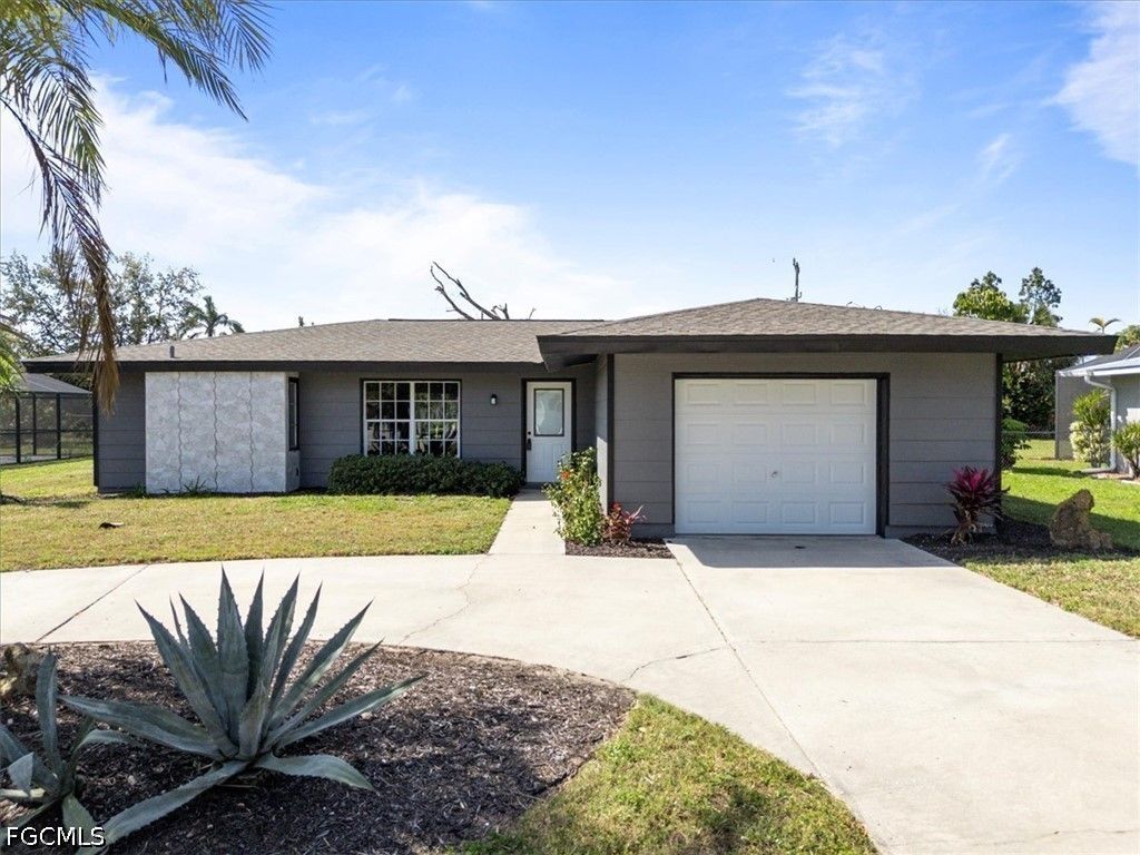 4216 Se 1st Ct, Cape Coral
