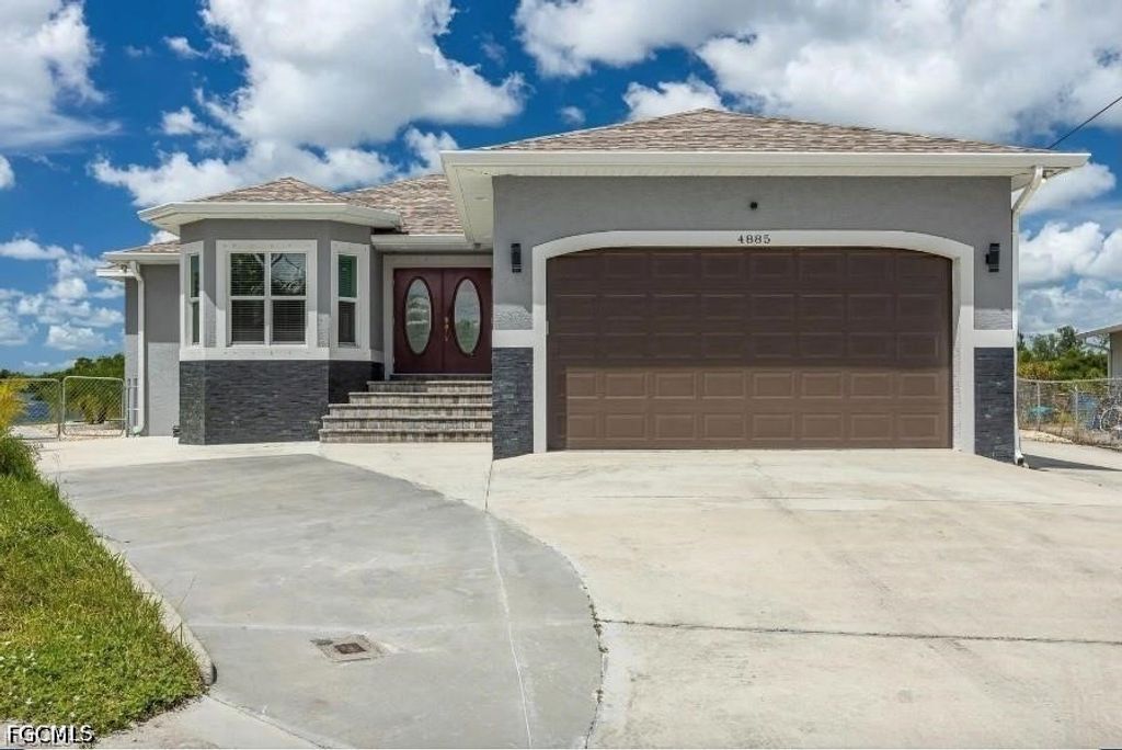 4885 E Riverside Dr, Fort Myers