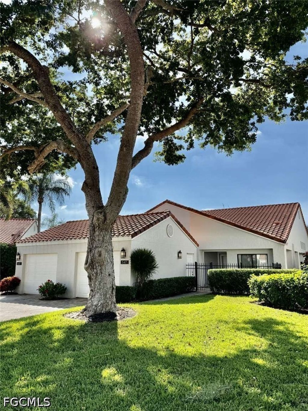 547 Beachwalk Cir, Naples