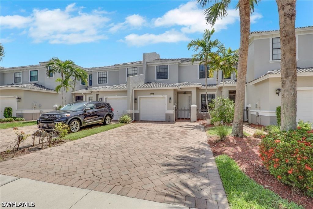 15454 Summit Pl Cir 125, Naples