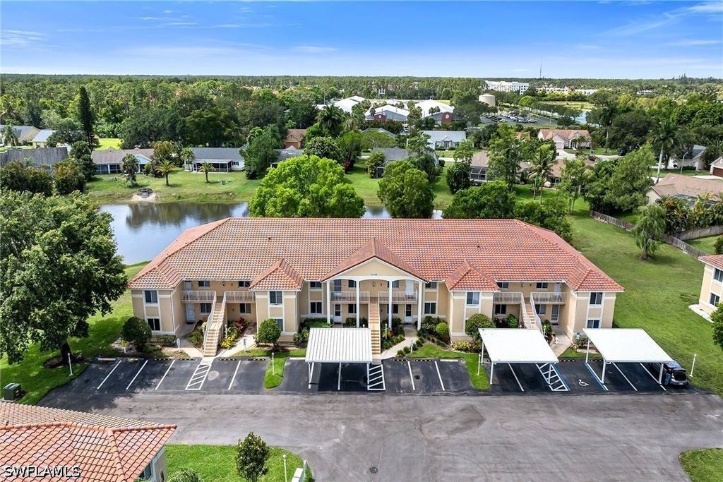 208 Furse Lakes Cir D6, Naples