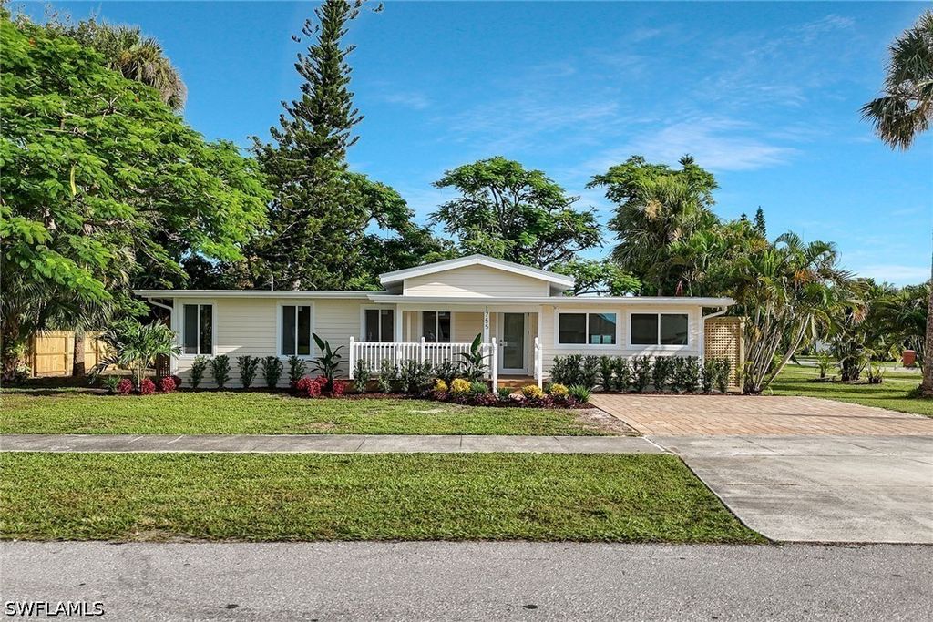 1755 Oakley Ave, Fort Myers