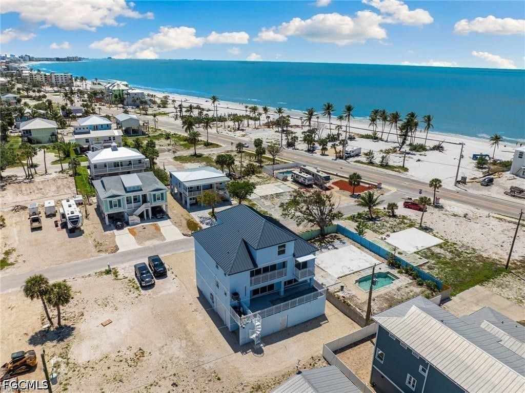121 Hibiscus Dr, FORT MYERS BEACH