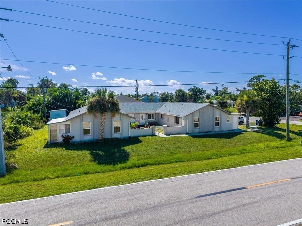 16595 Davis Rd, FORT MYERS