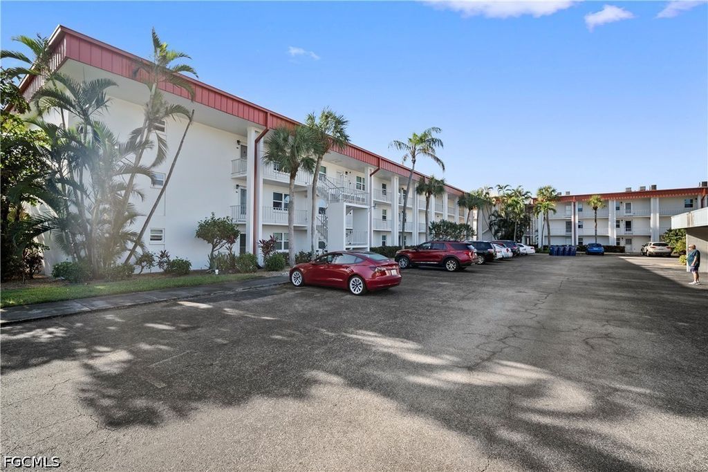 1700 Pine Valley Dr 208, FORT MYERS