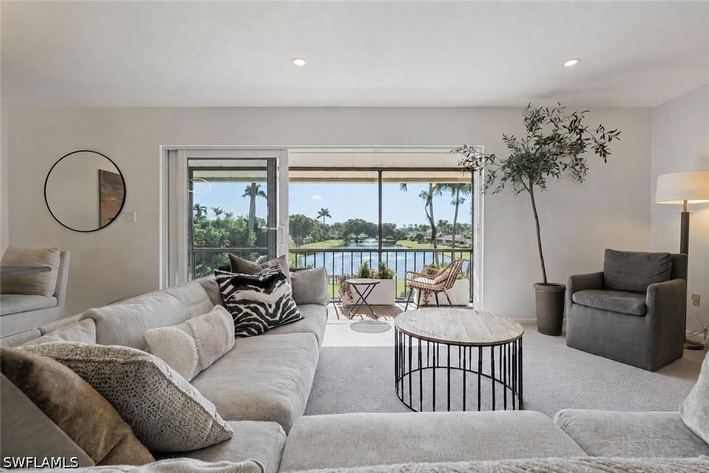 185 Palm Dr 18l, Naples