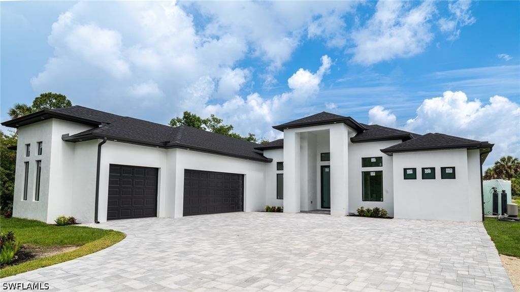 649 Golden Gate Blvd E, Naples