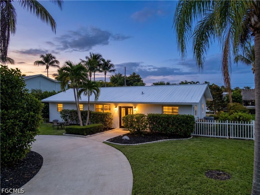 1019 Wyomi Dr, Fort Myers