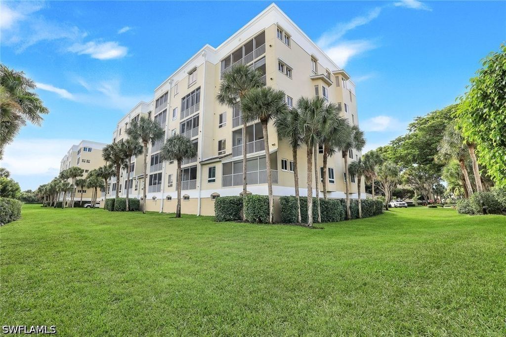 7655 Pebble Creek Cir 404, Naples