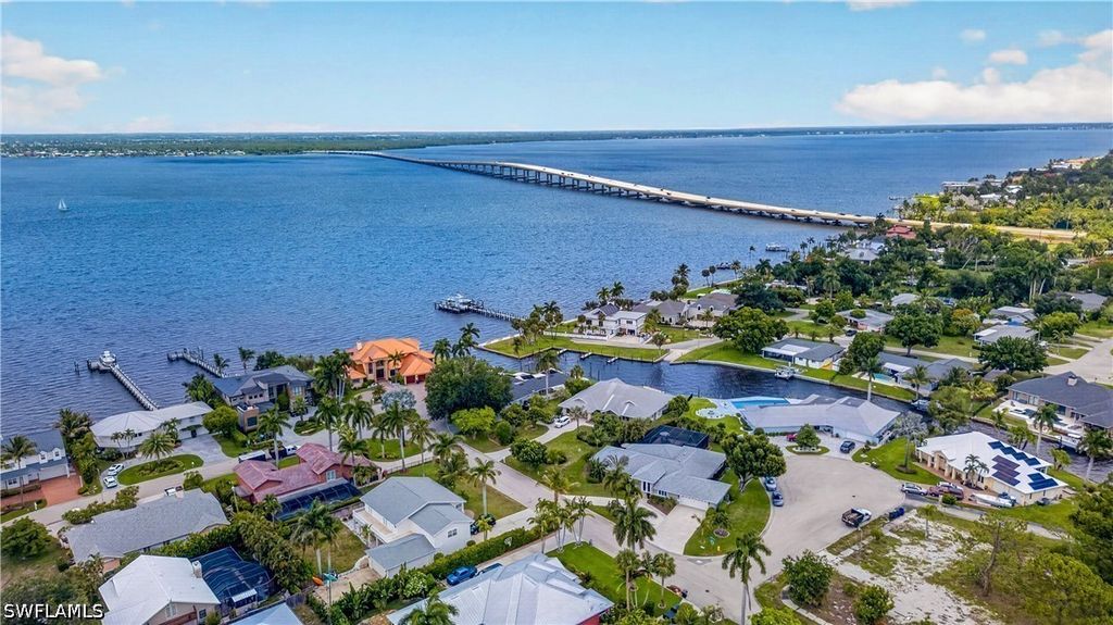 8390 Riviera Ave, Fort Myers