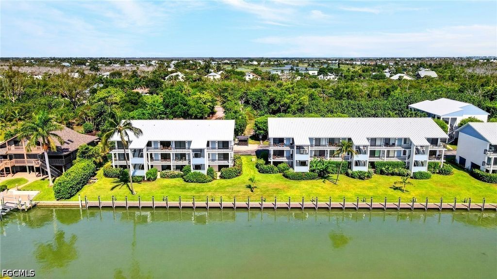 1250 Tennisplace Ct E22, SANIBEL