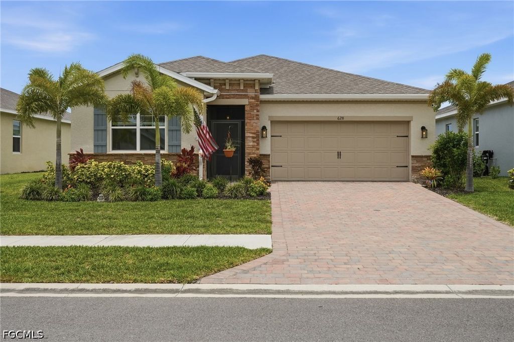 628 Parkshore Lake Ave, Cape Coral