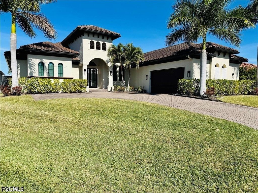 8533 S Lake Cir, Fort Myers
