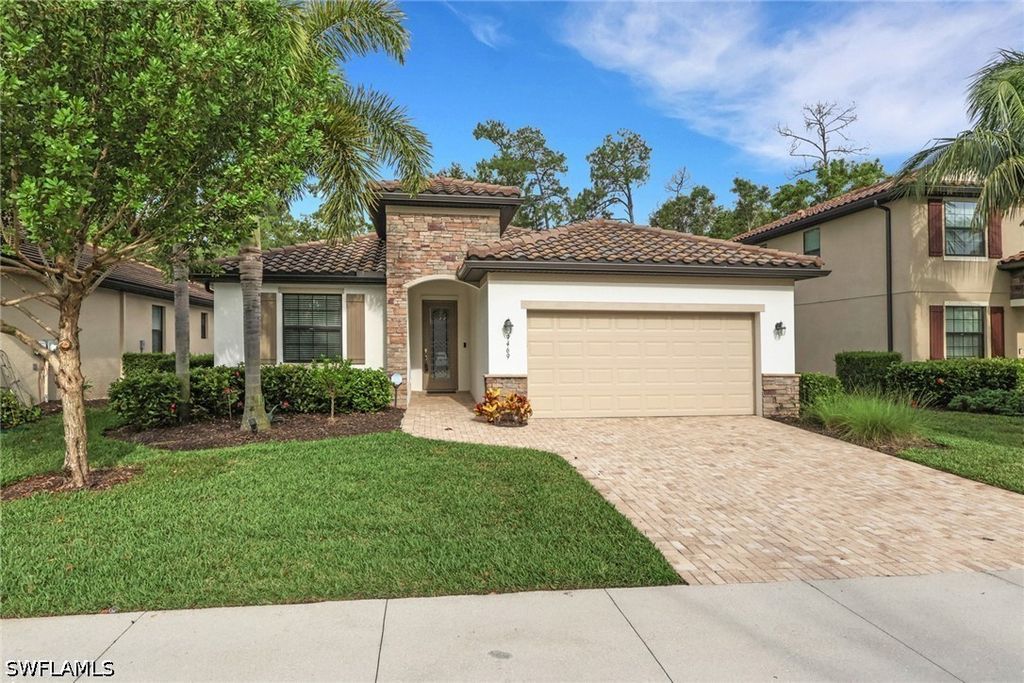 9469 Foxglove Ln, Naples