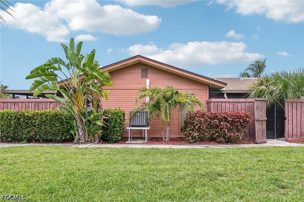 17327 Birchwood Ln, FORT MYERS