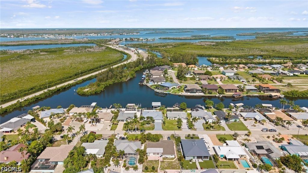 12213 Star Shell Dr, Matlacha Isles