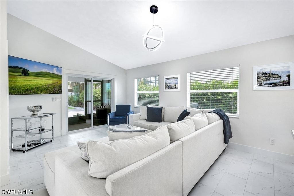 596 105th Ave N, NAPLES