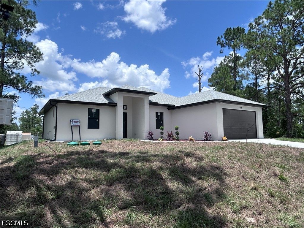 605 E 14th St, Lehigh Acres