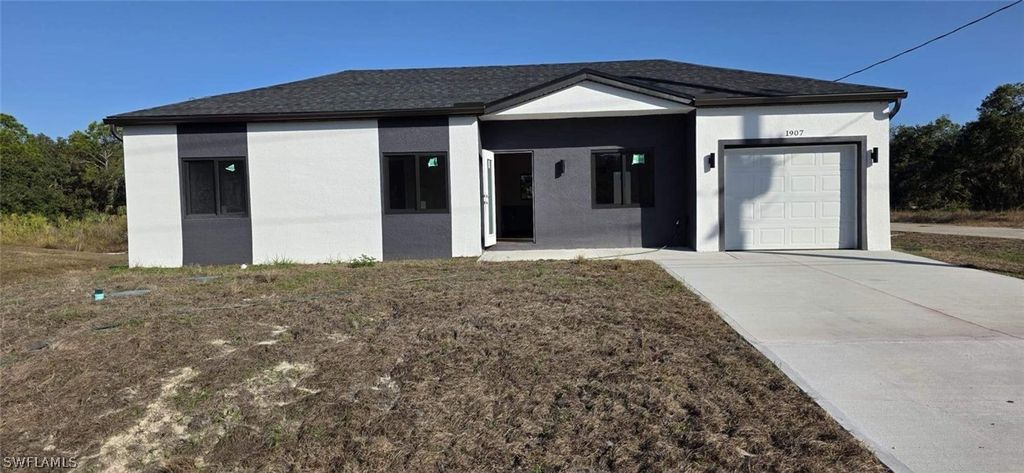1907 E 15th St, Lehigh Acres