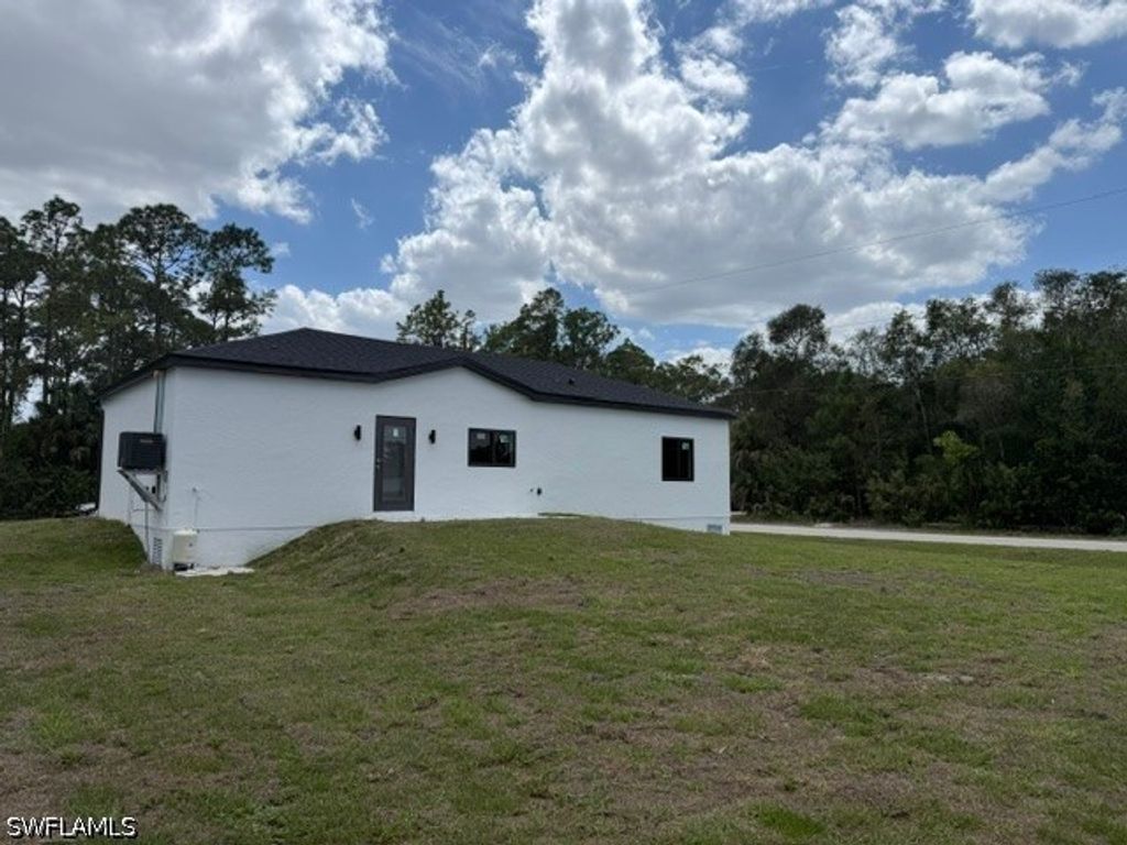 3418 62nd St W, Lehigh Acres