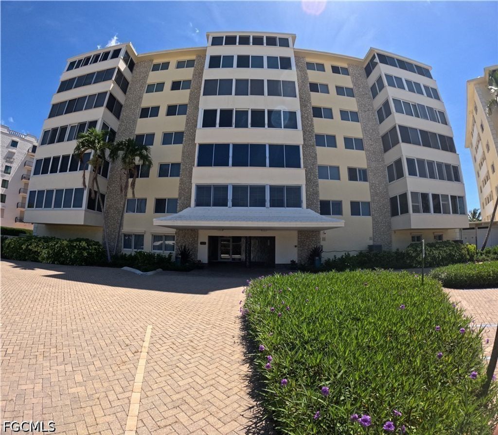 3420 Gulf Shore Blvd N 43, Naples