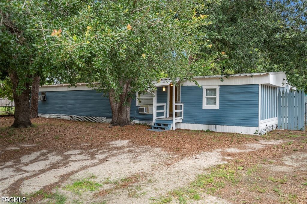 8239 Sevigny Dr, North Fort Myers