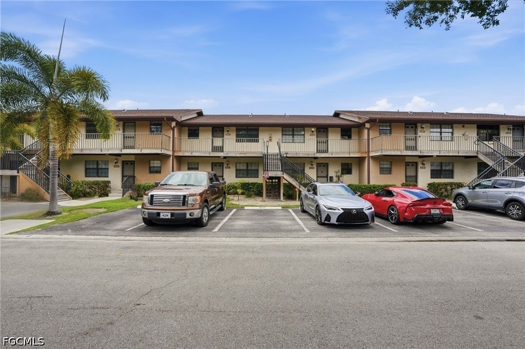 5323 Treetops Dr T203, Naples