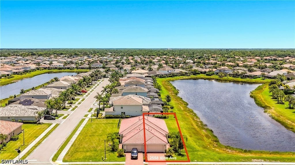 2558 Vine Ave, Naples