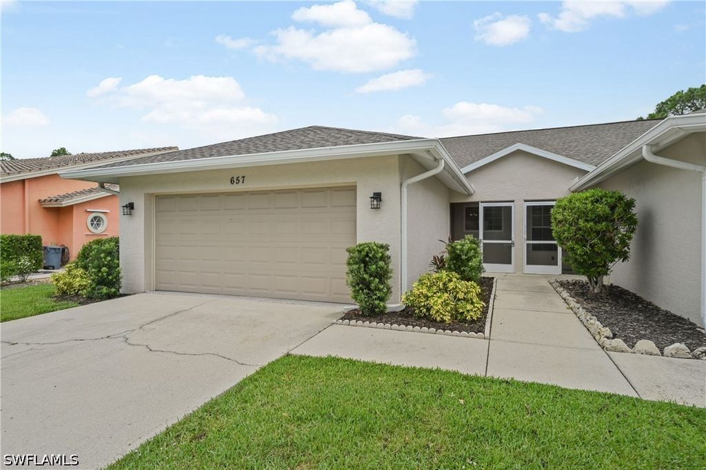 657 Saint Andrews Blvd, Naples