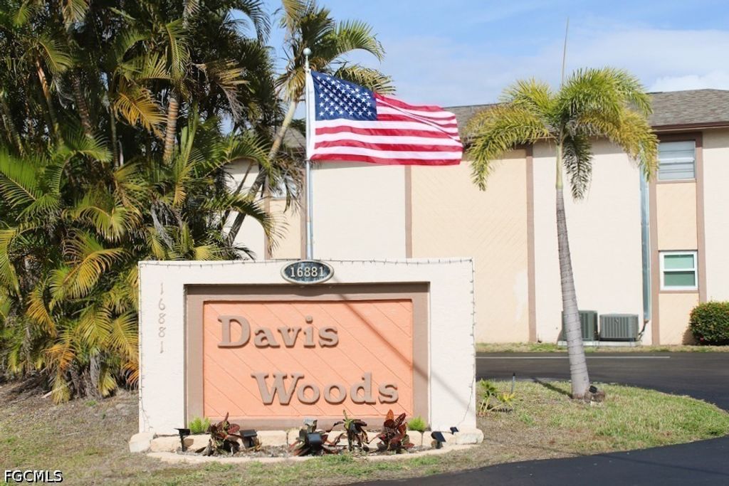 16881 Davis Rd 712, FORT MYERS