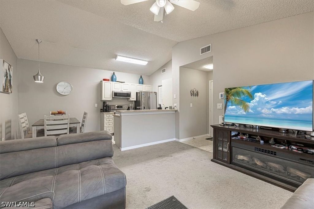 2202 Arbour Walk Cir 2124, Naples